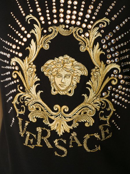 Вышитый логотип Версаче