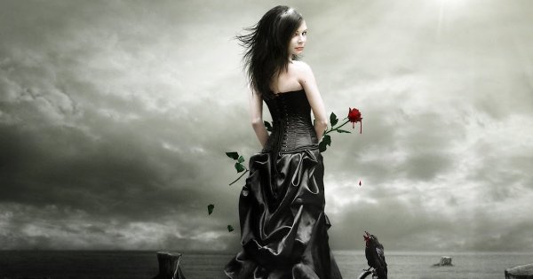 Готическая девушка в Красном