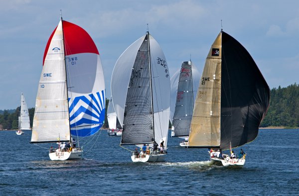 Парусные яхты