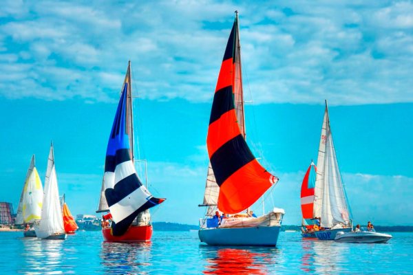 Разноцветные паруса