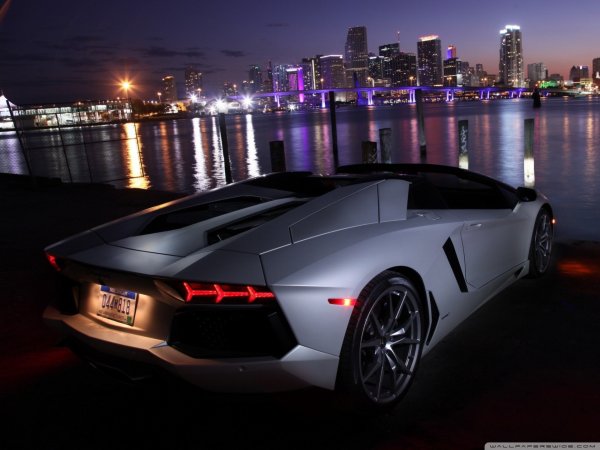 Lamborghini Aventador lp700-4 Roadster Silver