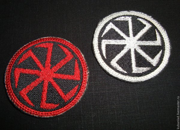 Колядник Коловрат свастика