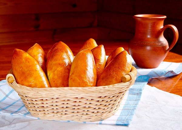 Пирожки на столе