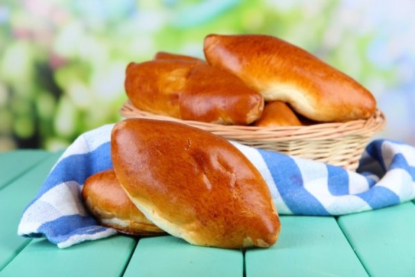 Пирожки на столе