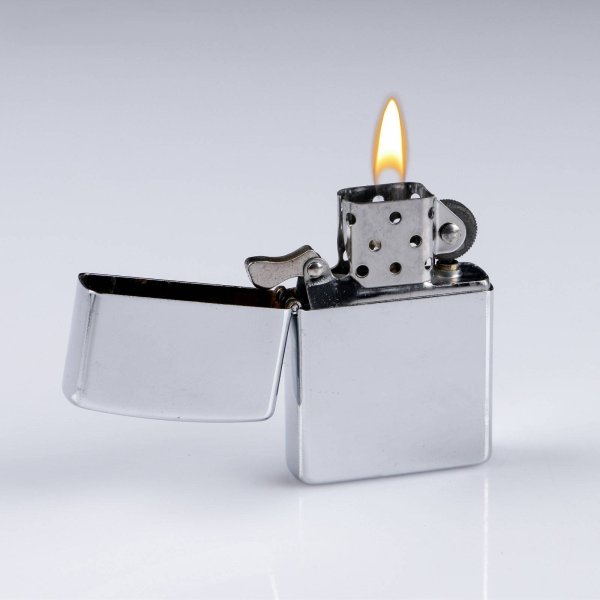 Железная зажигалка