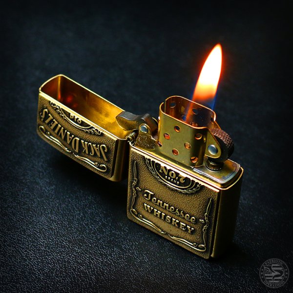 Зажигалка бензиновая зиппо огонь