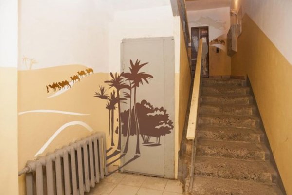 Разрисованные стены в подъезде