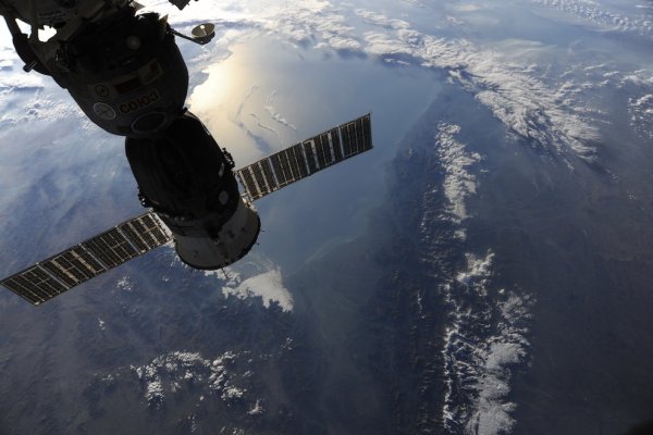 Спутниковая связь
