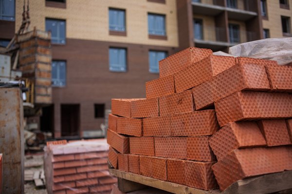 Стройка кирпичи