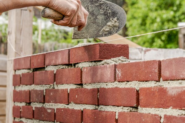 Стройка кирпичи