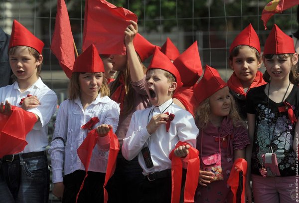 Пионерский отряд картина художник Советская живопись