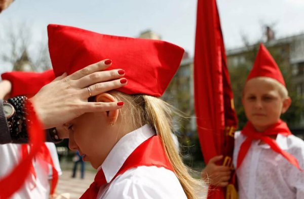 Панно к 100 летию пионерии