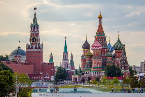 Спасская башня и храм Василия Блаженного