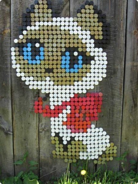 Мозаика из пластмассовых пробок