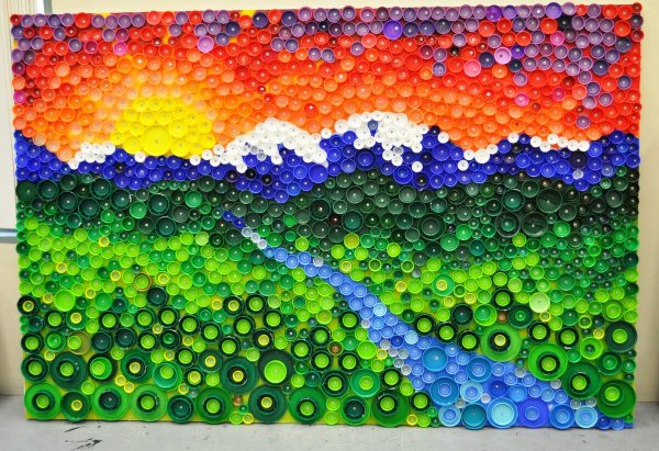 Панно из пластиковых крышек