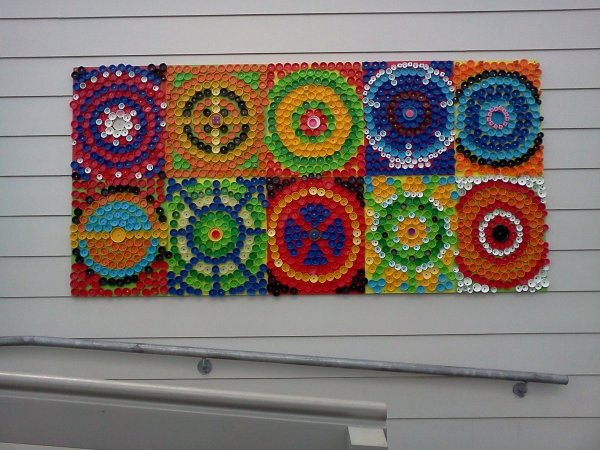 Панно из крышечек