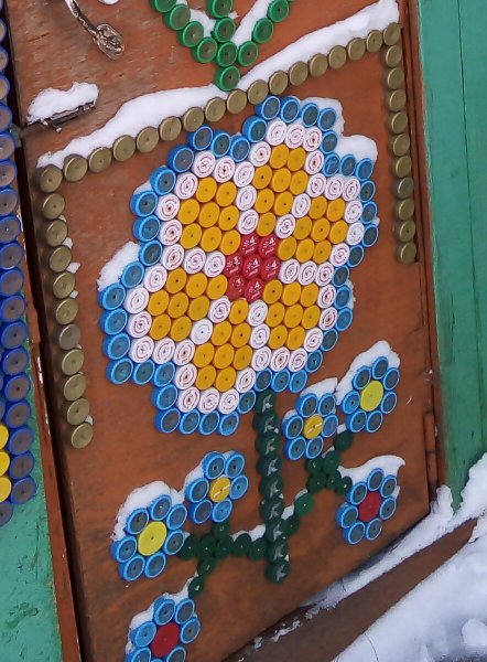 Панно из бутылочных крышек