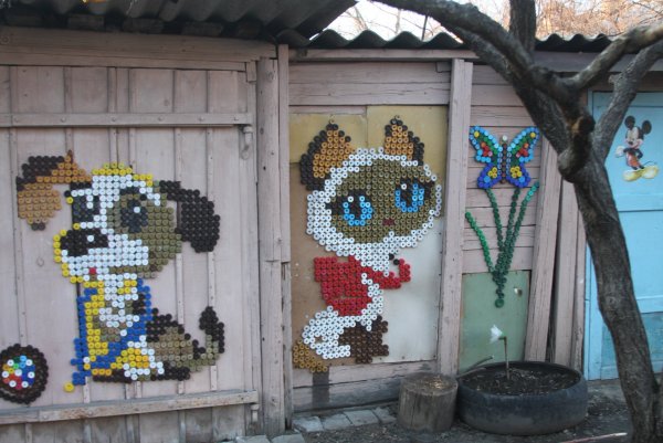 Мозаика из пластиковых крышек