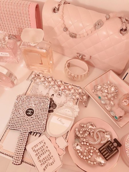 Розовые вещи