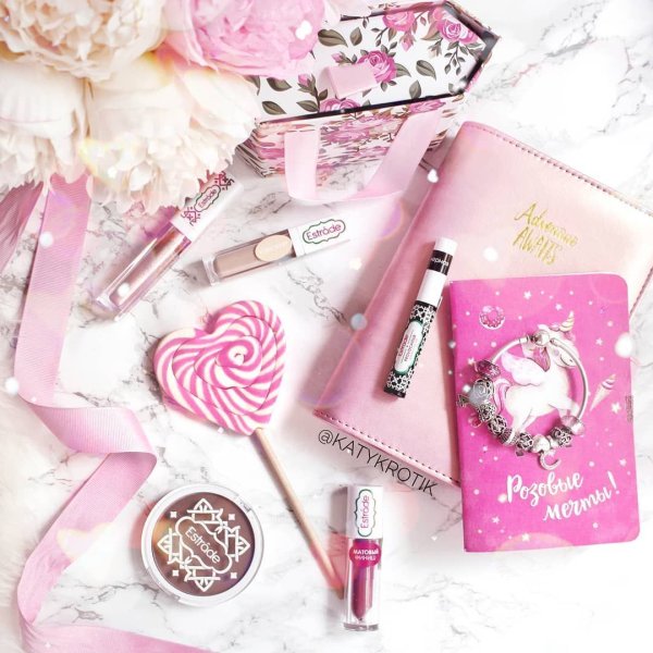 Косметика розового цвета