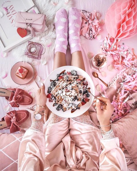 Фотосессия в розовом стиле