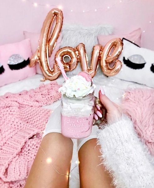 Розовые вещи для девушек