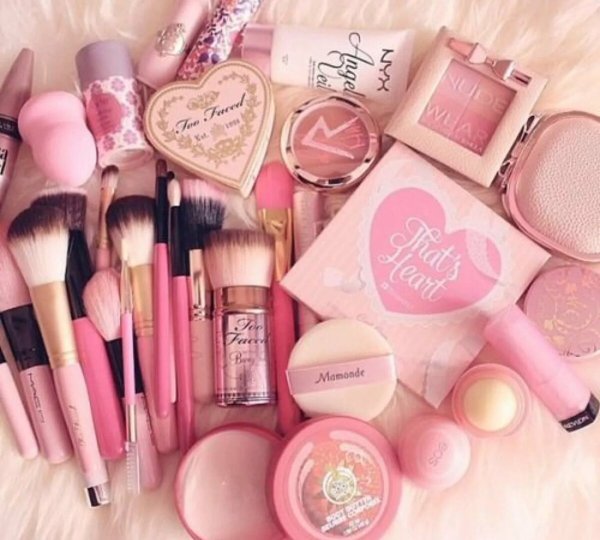 Косметика розового цвета