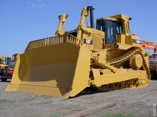 Komatsu 575