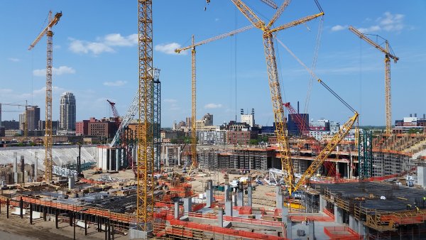 Огромная стройка