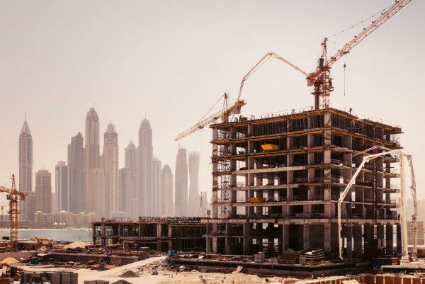 Строящееся здание