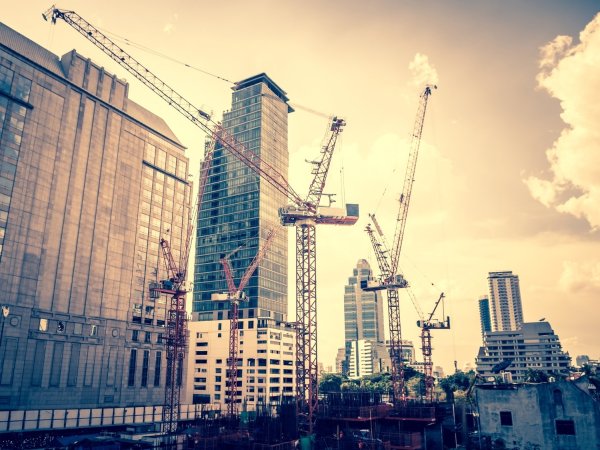 Современная стройка