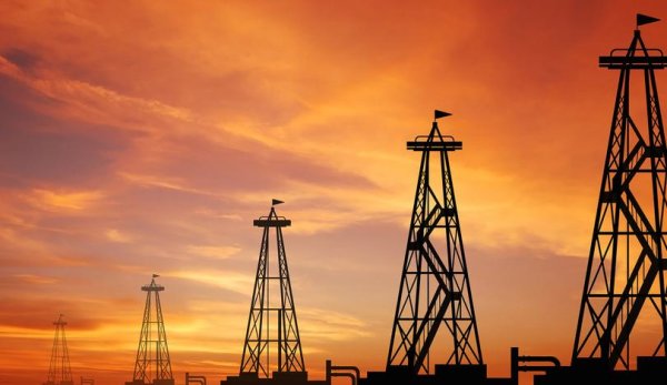 Нефтяные вышки панорама