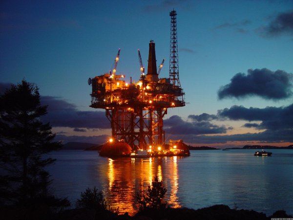 Буровая вышка нефтяная