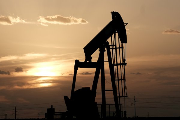 Нефть растет