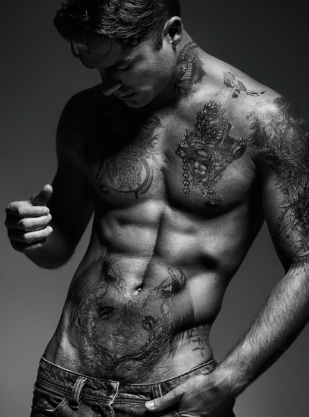 Татуированные мужчины торс