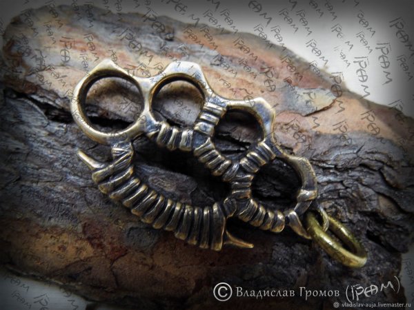 Кастет с шипами