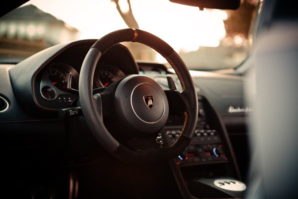 Ламборгини Галлардо 1 салон руль