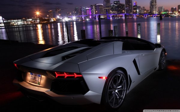 Ламборджини авентадор 2000