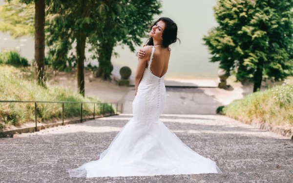 Невеста в белом платье