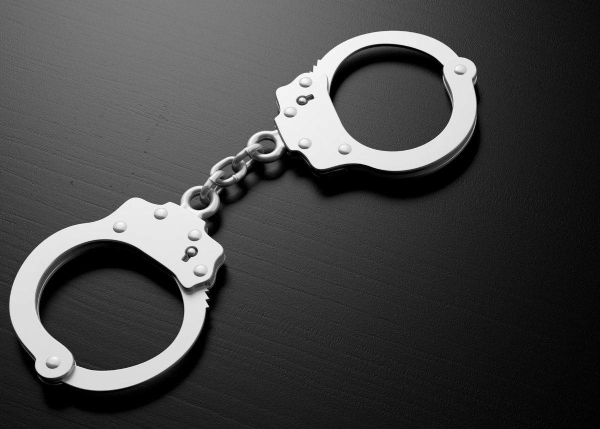 Наручники на сером фоне