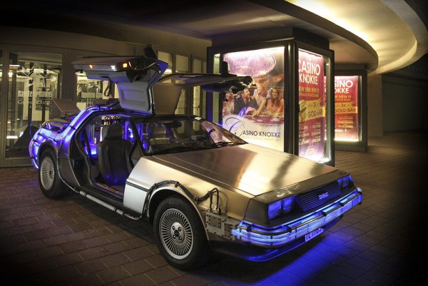 DELOREAN DMC-12 назад в будущее