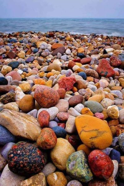 Картинки на морских камнях (42 фото)