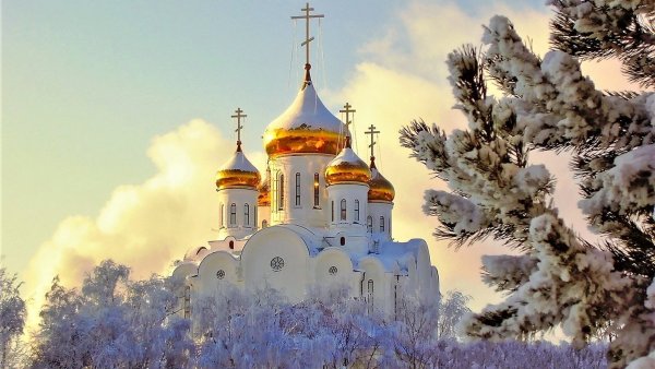 Церковь в снегу