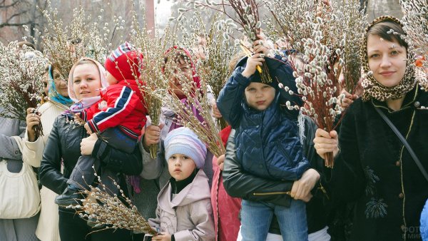 Вербное воскресенье в церкви