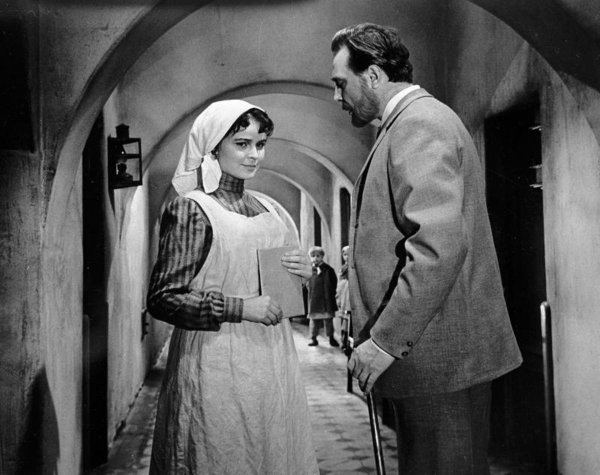 Тамара Сёмина в фильме воскресенье