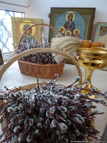 Вербное воскресенье в церкви