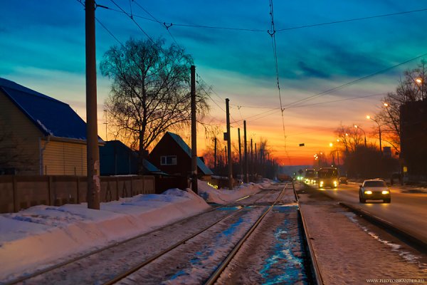 Красивое вечернее мартовское городское