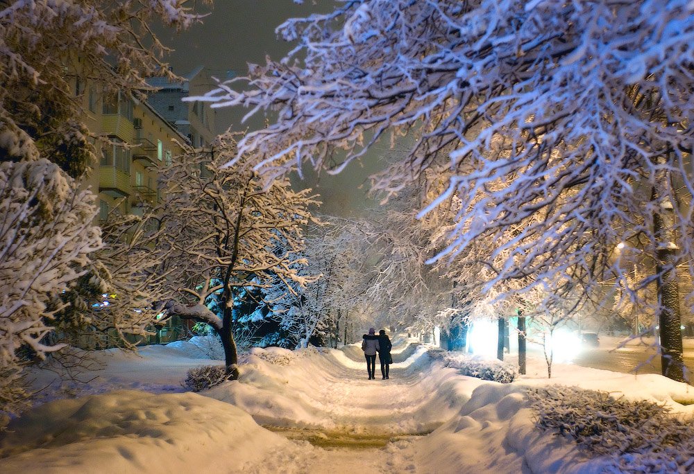 Город снег вечер. Зимний город. Город зимой. Красивая зима в городе. Зимняя улица.