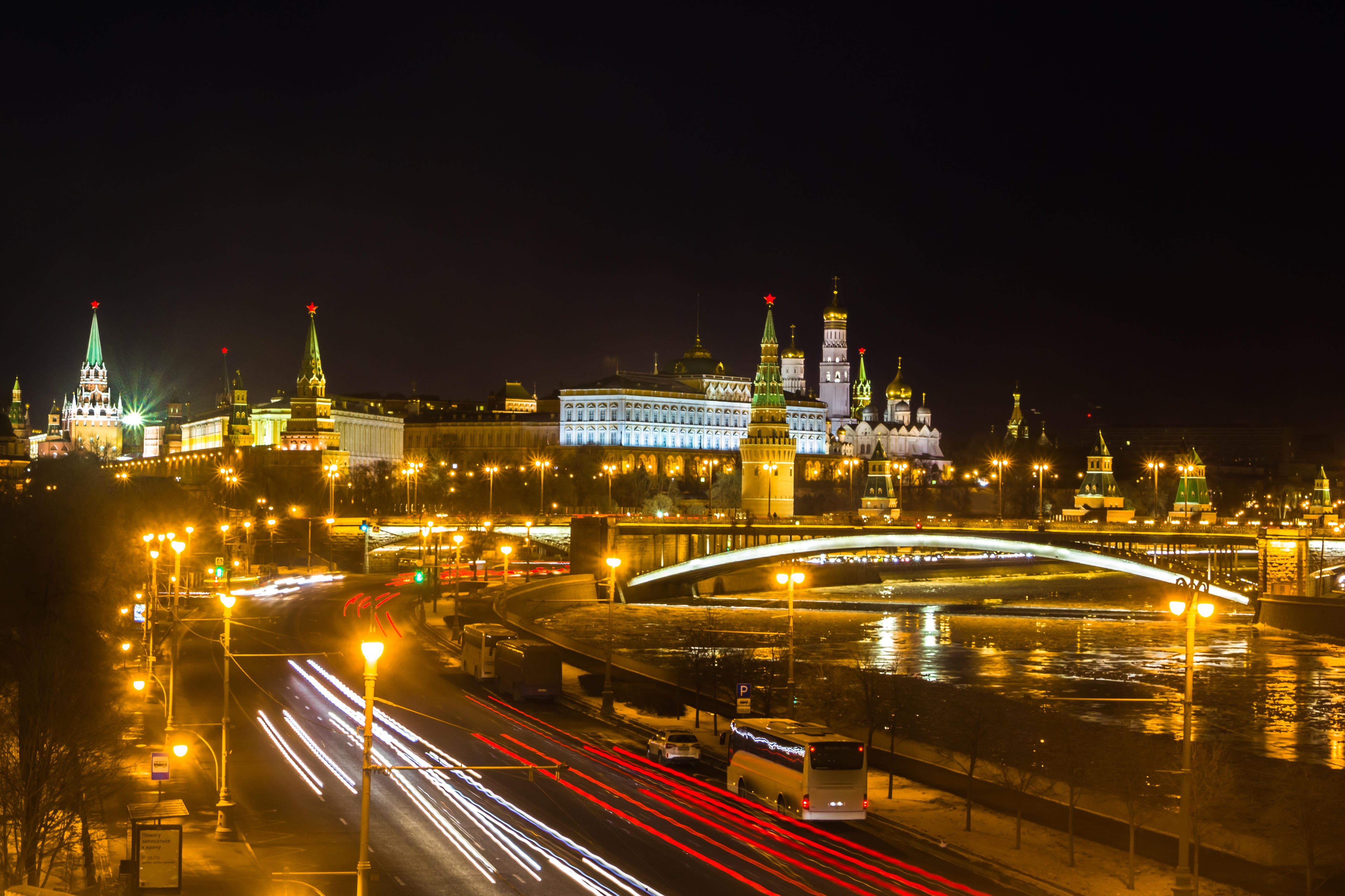 Когда будет вечер в москве. Москва. Вид на Кремль ночью с Москва Сити. Ночной Кремль Москва. Москва 4л.