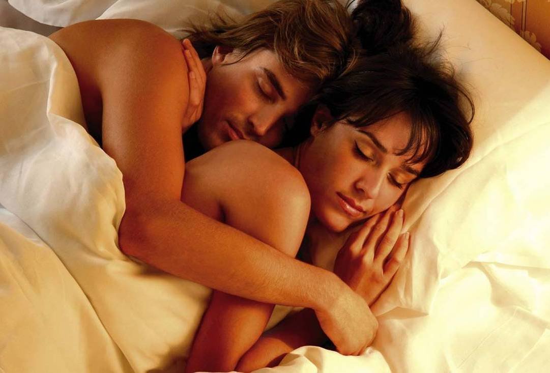 мужчина и женщина картинки романтика в кровати